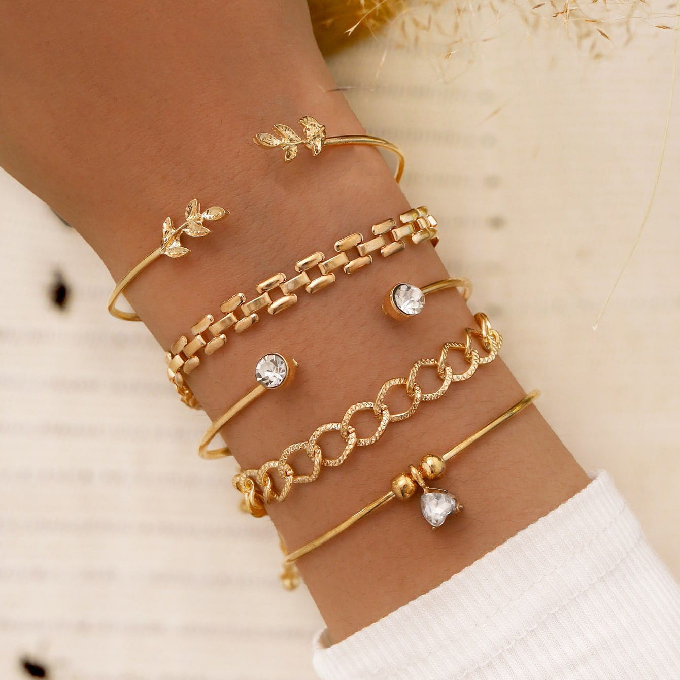 Elegant Arrow Leaf Bracelet Set of 5, Gold Handmade Jewelry, Perfect Birthday Gifts for Her, Dainty Minimalist Fine Jewelry for Mom, Personalized Gift Options Available